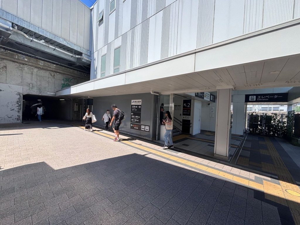 JR新白島駅前の様子