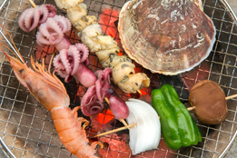 お昼はエネルギーチャージ！美味しい海の幸をたっぷり食べるのも◎！