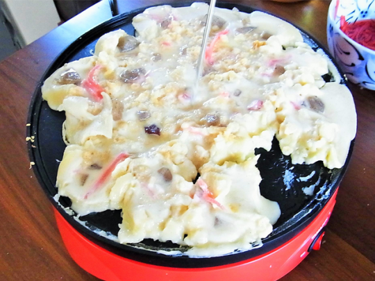 完全に焼きあがる前に素早く作業を完了させるのがポイント