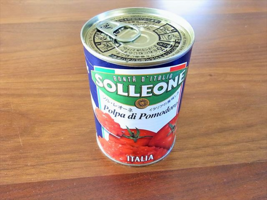 コンソメスープのリメイクレシピ「ミネストローネスープ」に使う材料のトマト缶