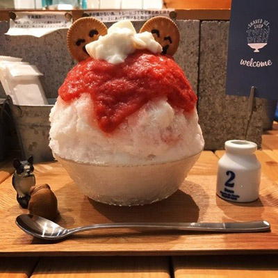 写真は3月の新商品、いちごバナナ・マシュマロヨーグルト(850円)